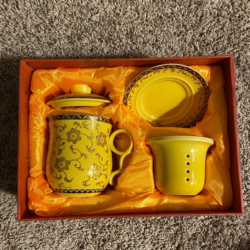 ART MAKE TASTE 4-piece CHINESE PORCELAIN TEA CUP w INFUSER SAUCER LID New in Box - Picture 2 of 16